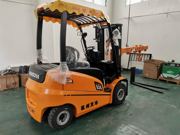 【叉車(chē)保養(yǎng)小知識(shí)】叉車(chē)電池怎樣加水才正確？